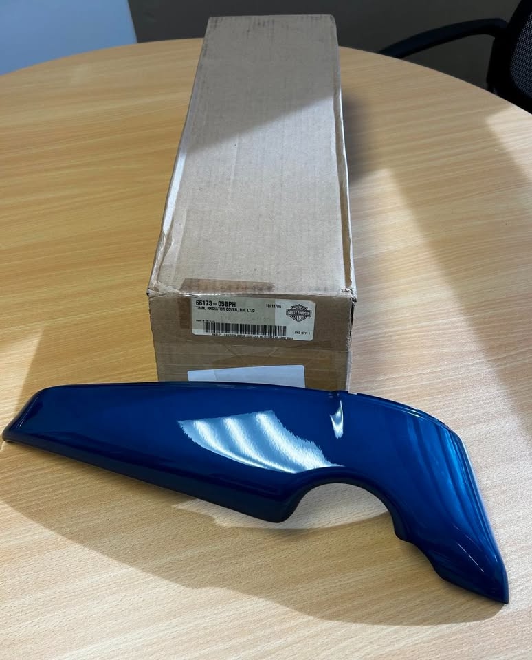 Genuine Harley 05 CVO Screaming Eagle Ride Side Radiator Cover in Candy Blue